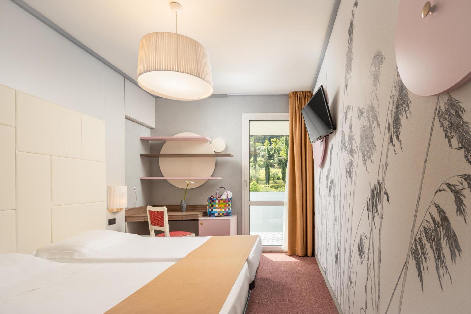Hotel La Perla - Bike Hotel Гарда Экстерьер фото