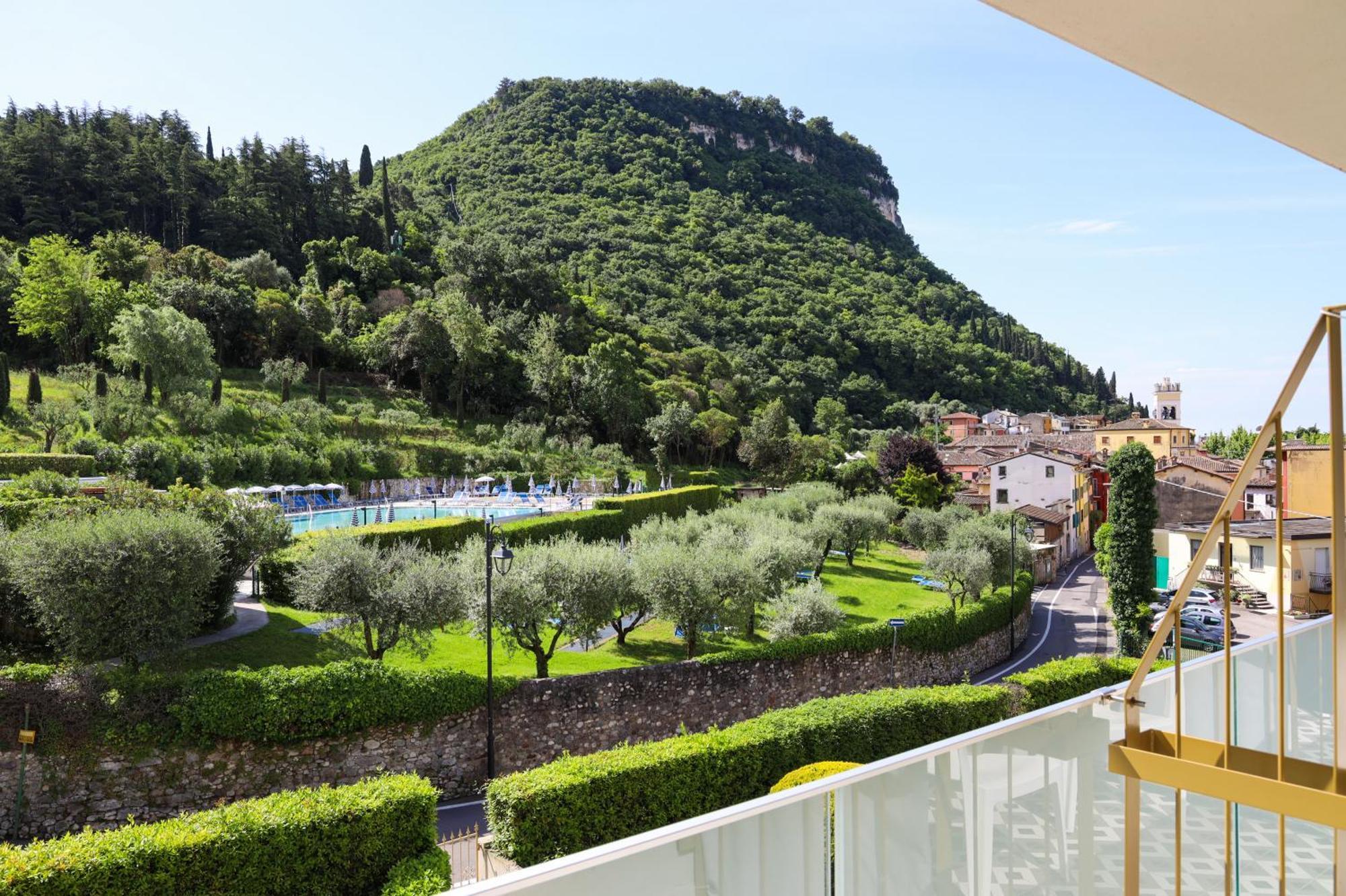 Hotel La Perla - Bike Hotel Гарда Экстерьер фото