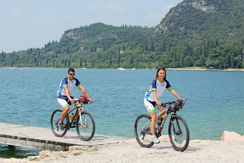 Hotel La Perla - Bike Hotel Гарда Экстерьер фото