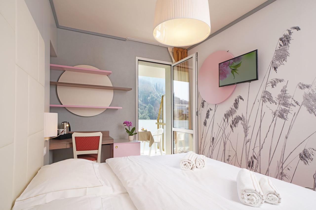 Hotel La Perla - Bike Hotel Гарда Экстерьер фото