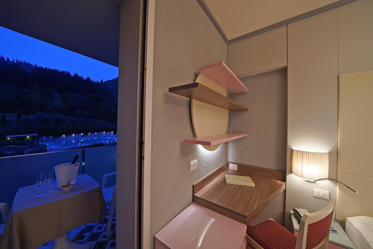 Hotel La Perla - Bike Hotel Гарда Экстерьер фото