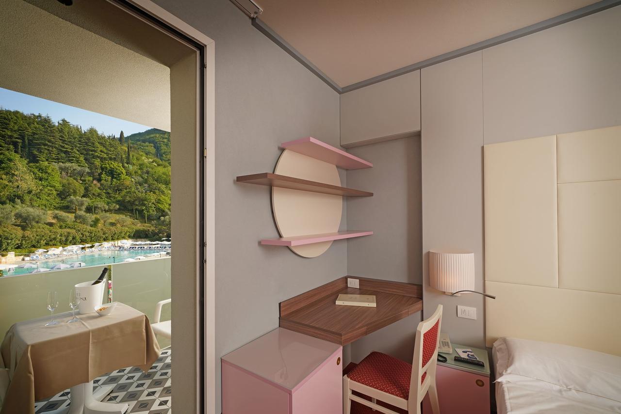Hotel La Perla - Bike Hotel Гарда Экстерьер фото